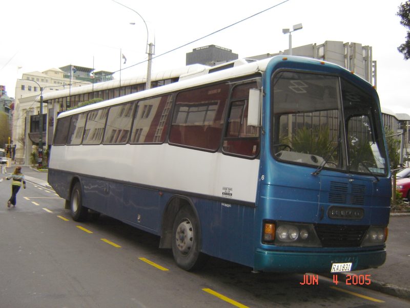 Leisure Tours Ford N1117 #22 front